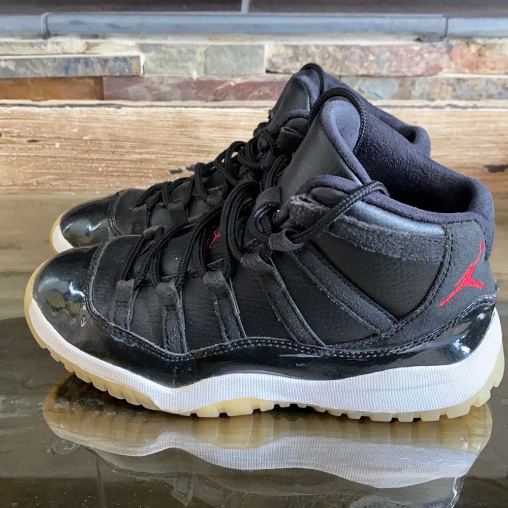 Jordan 11 Retro 72-10, boys size 1Y.